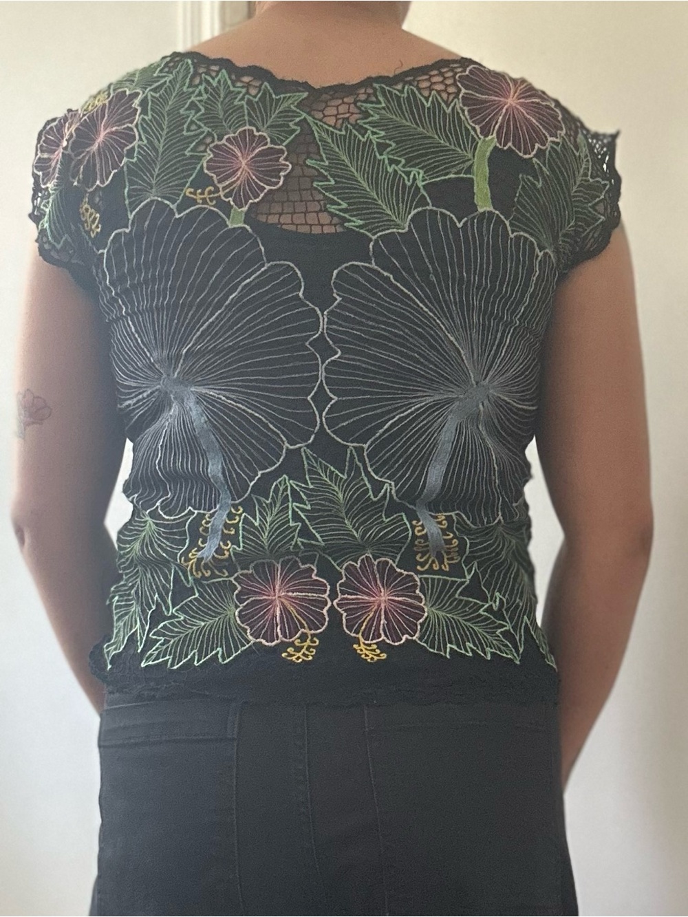 Black Floral Embroidered Lace Capped Sleeve Top - Picture 4 of 16